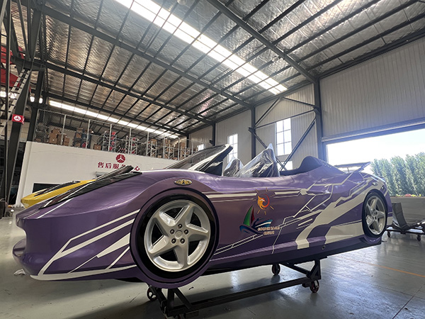 新しいカラーローダウォータースポーツカーが来ています！